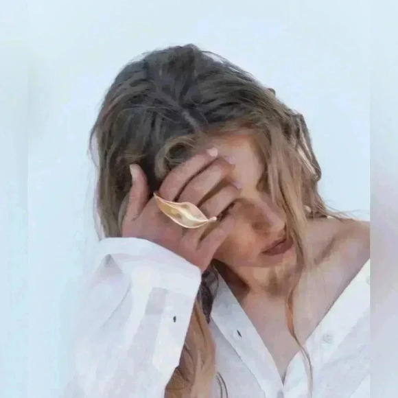 Zara Jewelry - 🔥🔥zara large maxi leaf  ring